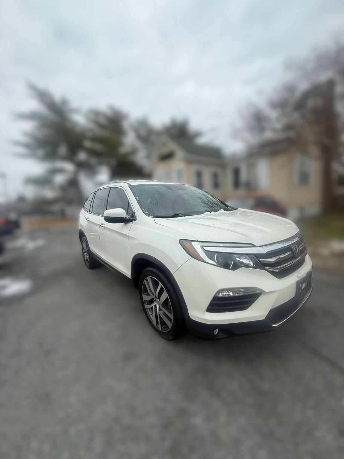 2017 Honda Pilot Elite's photo